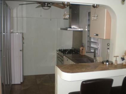 Pelican Key Apartment kitchen